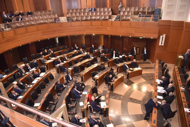 Budget 2024 : le Parlement joue les prolongations sur un concours de phrases choc