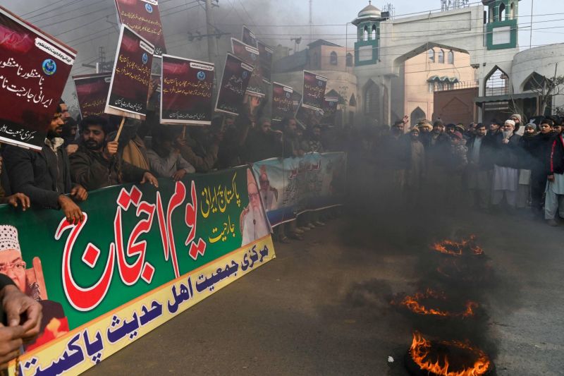Le Pakistan et l'Iran conviennent d'une désescalade après un échange de frappes