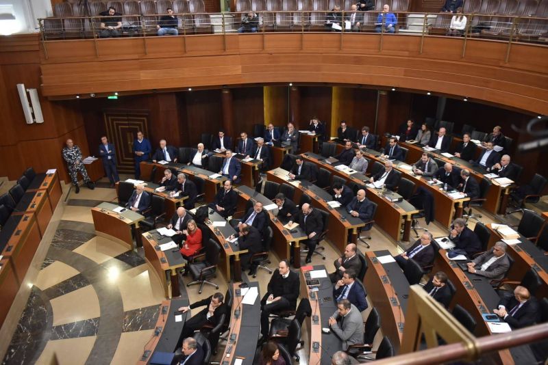 Le Parlement démarre son examen du budget avec un marathon de discours
