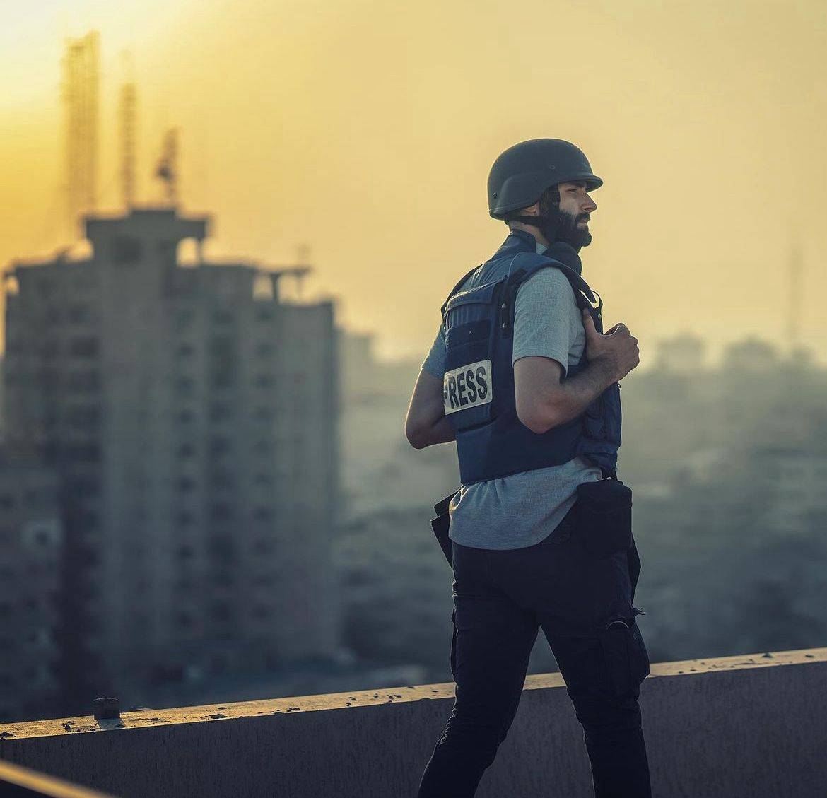Le photojournaliste palestinien Motaz Azaiza quitte la bande de Gaza