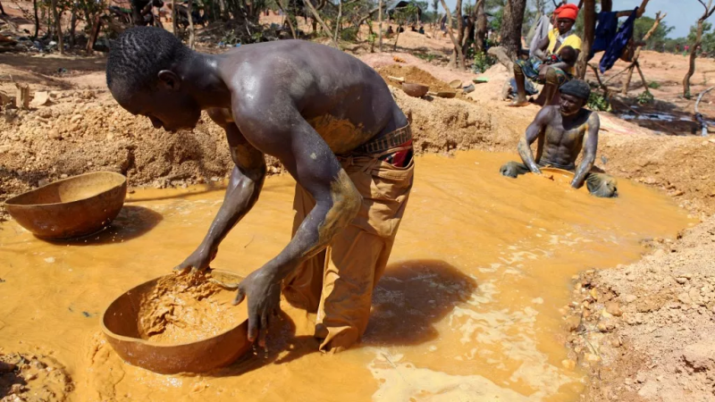 Plus de 70 morts dans l'effondrement d'une mine d'or vendredi au Mali