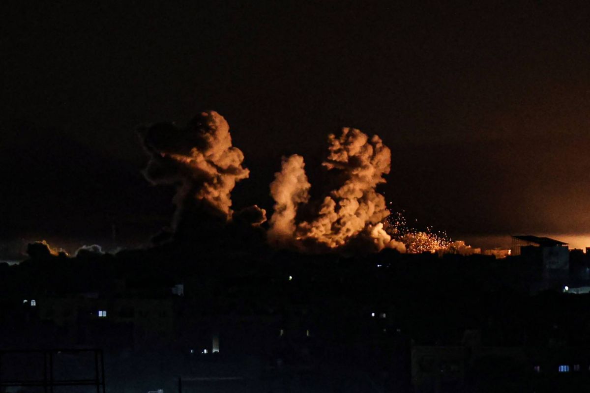 Israel hammers Gaza's south, hostage families urge Netanyahu to seek deal Israel hammers Gaza's south, hostage families urge Netanyahu to seek deal