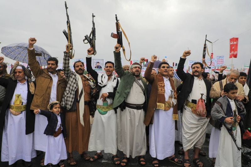 Houthis order US, British nationals to leave Yemen