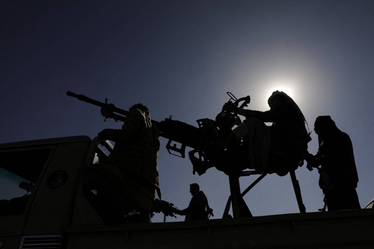 UK and US sanction senior Houthis over Red Sea shipping attacks