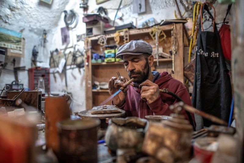 Once bustling Jerusalem 'like a desert' says Palestinian shopkeeper