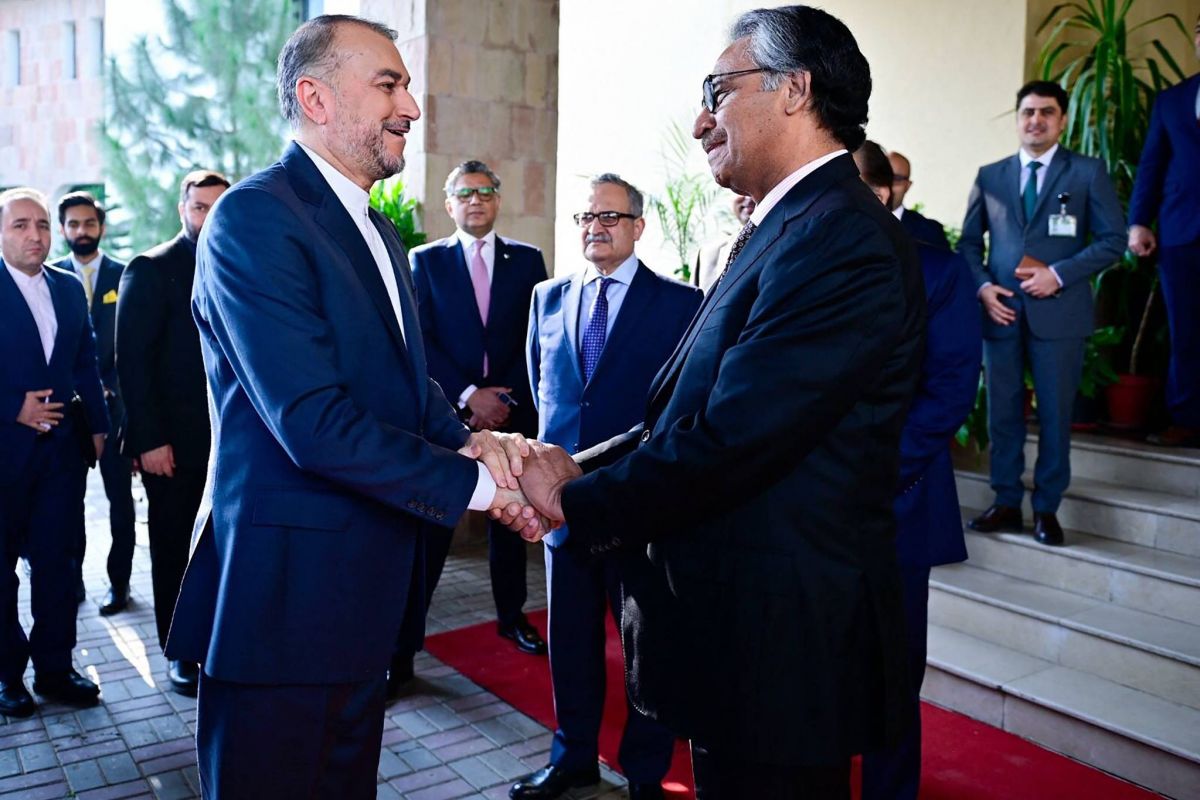 Iran, Pakistan to strengthen dialogue after tit-for-tat air strikes Iran, Pakistan to strengthen dialogue after tit-for-tat air strikes