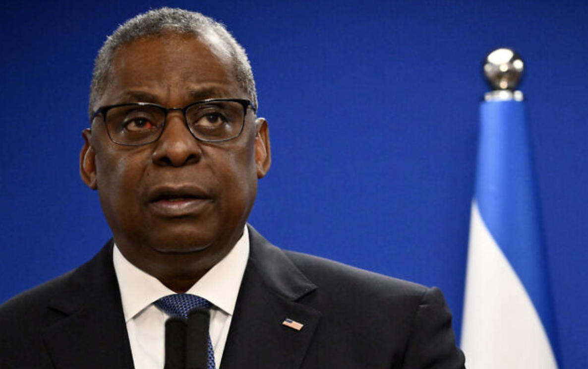 Le ministre américain de la Défense de retour au Pentagone après son hospitalisation