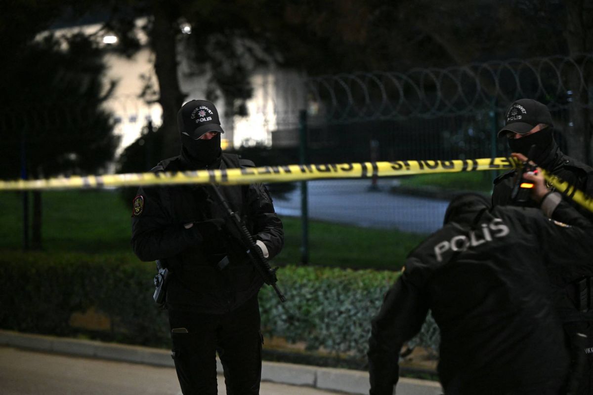 Turkey frees seven hostages taken by pro-Gaza gunman Turkey frees seven hostages taken by pro-Gaza gunman
