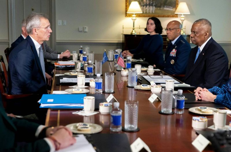 US, British defense chiefs discuss Middle East threats
