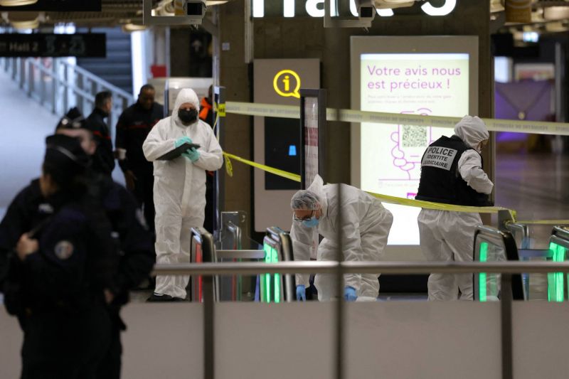 Trois blessés à l'arme blanche à Paris, un Malien souffrant de 