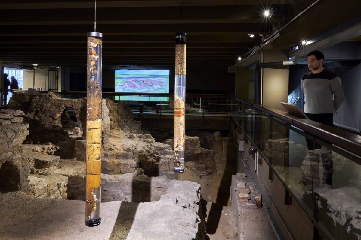 Des objets trouvés dans la Seine aux capsules temporelles de Joana Hadjithomas et Khalil Joreige Des objets trouvés dans la Seine aux capsules temporelles de Joana Hadjithomas et Khalil Joreige