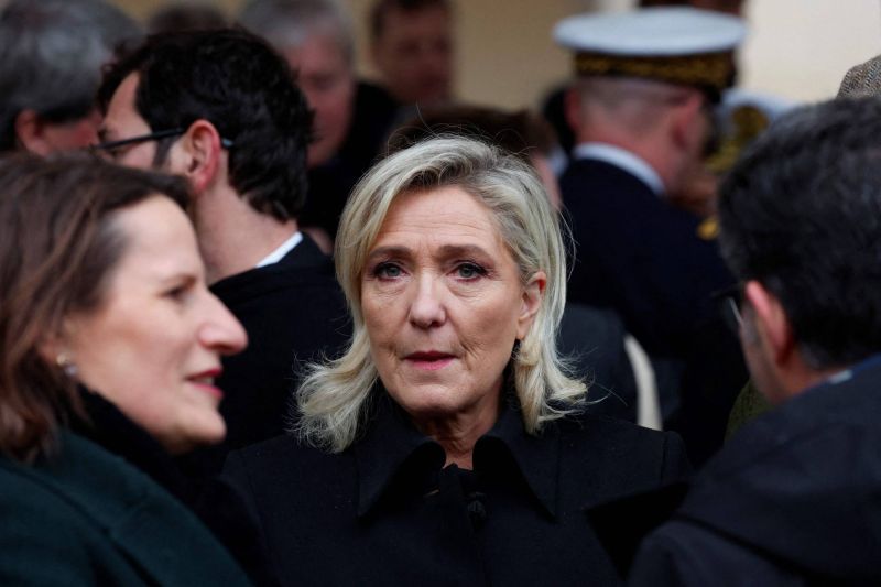 Présidentielle: Le Pen (extrême droite) en tête des intentions de vote