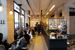 Un café et un atelier de torréfaction qui ne désemplit jamais. Photo DR