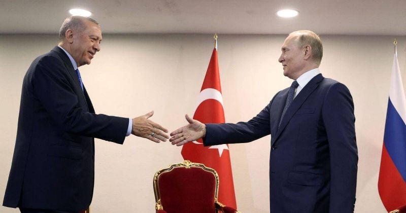 Face à Poutine, la diplomatie sur le fil d'Erdogan