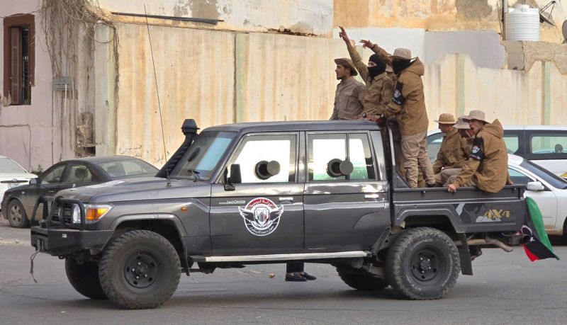 Evacuation des principaux groupes armés de Tripoli