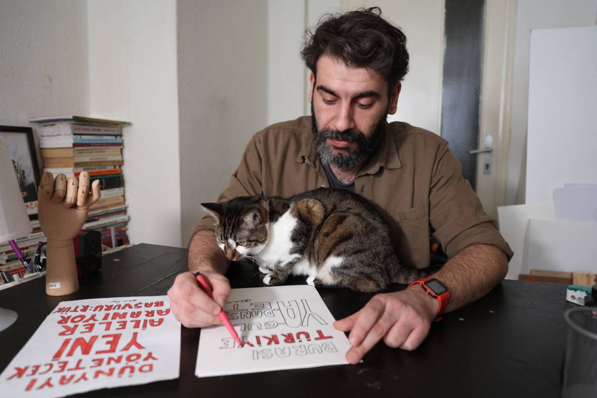 With biting humour, street artist exposes Turkey's ills