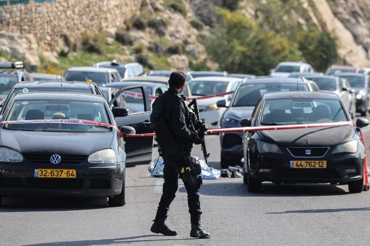 One killed, eight wounded in gun attack near West Bank settlement