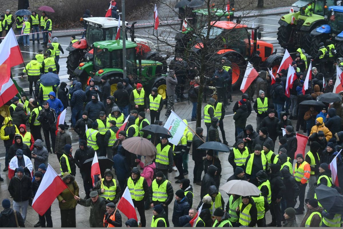 L'Ukraine qualifie le blocus à la frontière polonaise de 