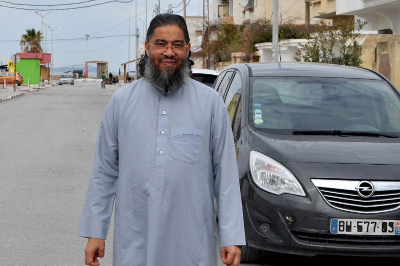 L'imam tunisien expulsé « va se défendre » en justice pour retourner en France
