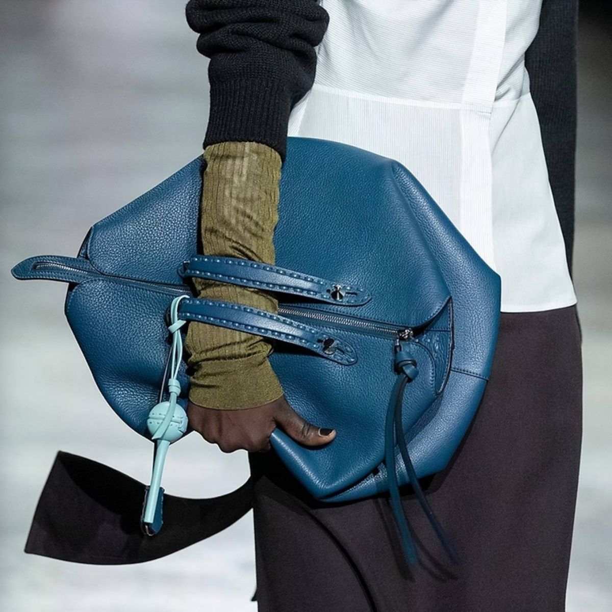 Et juste quand vous n’en rêviez pas, Fendi créa le porte-sucette