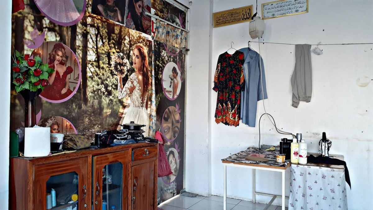 En Afghanistan, des instituts de beauté clandestins