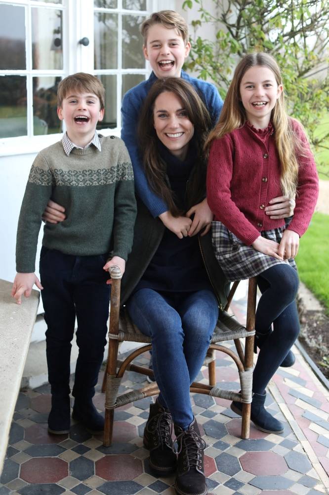 Première photo officielle de la princesse Kate, après des semaines d'absence médiatique Première photo officielle de la princesse Kate, après des semaines d'absence médiatique