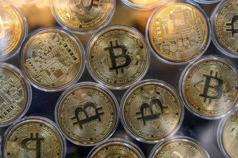 Le bitcoin dépasse les 70.000 dollars, nouveau record historique