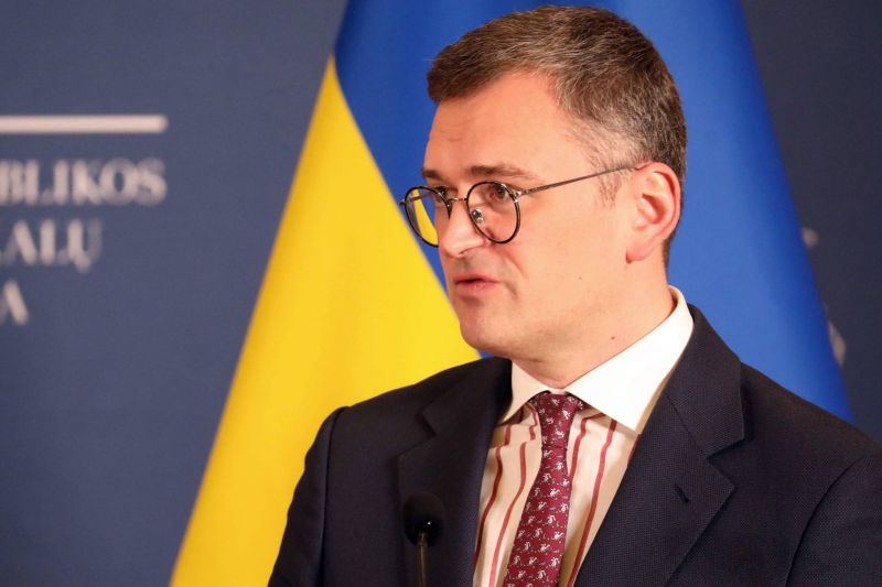 Le chef de la diplomatie ukrainienne s'inquiète de l'aide occidentale « au compte-gouttes »