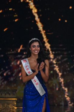 Yasmina Zeytoun dans une robe signée Nicolas Jebran. Photo Punit PARANJPE / AFP