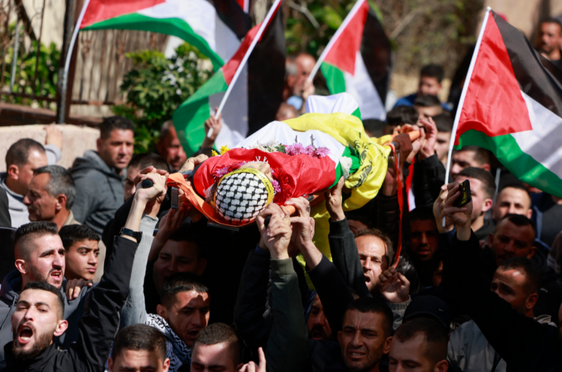 Israeli soldiers kill Palestinian teen suspected of stabbing attack