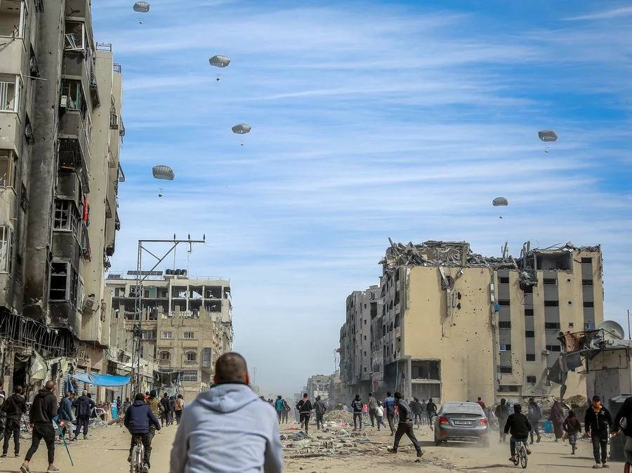 Several killed as aid parachutes 'malfunction' in Gaza Several killed as aid parachutes 'malfunction' in Gaza