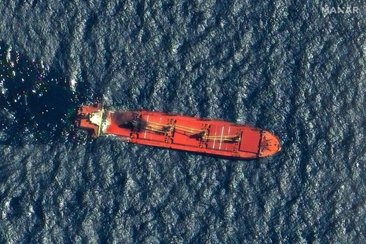 Un navire abandonné par son équipage après une attaque au large du Yémen Un navire abandonné par son équipage après une attaque au large du Yémen