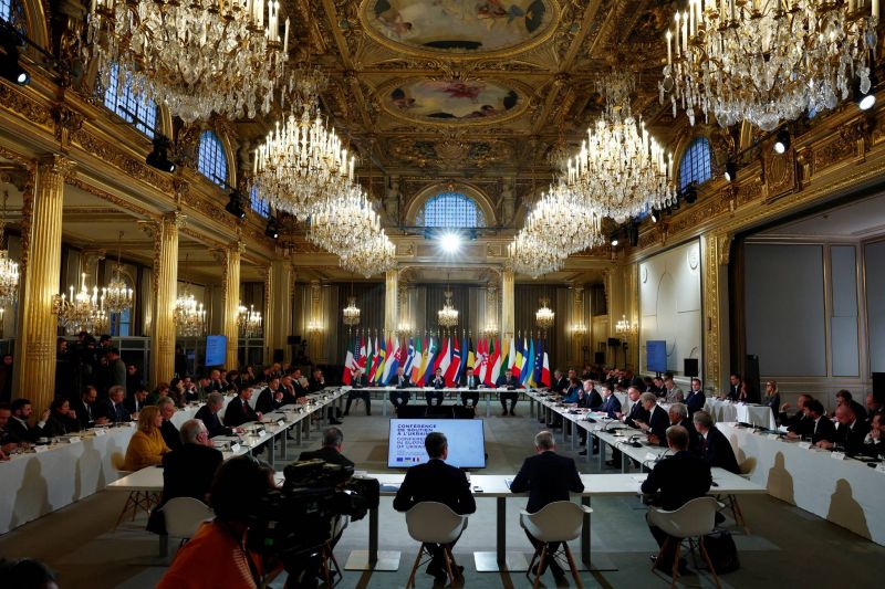 Près de 30 pays à une réunion de soutien à Kiev organisée par Paris