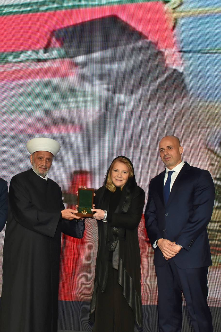 Leila Solh Hamadé récompensée par le mufti Deriane et le fonds Zakat