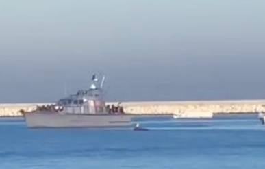 Lebanese army rescues 20 migrants from sinking boat Lebanese army rescues 20 migrants from sinking boat