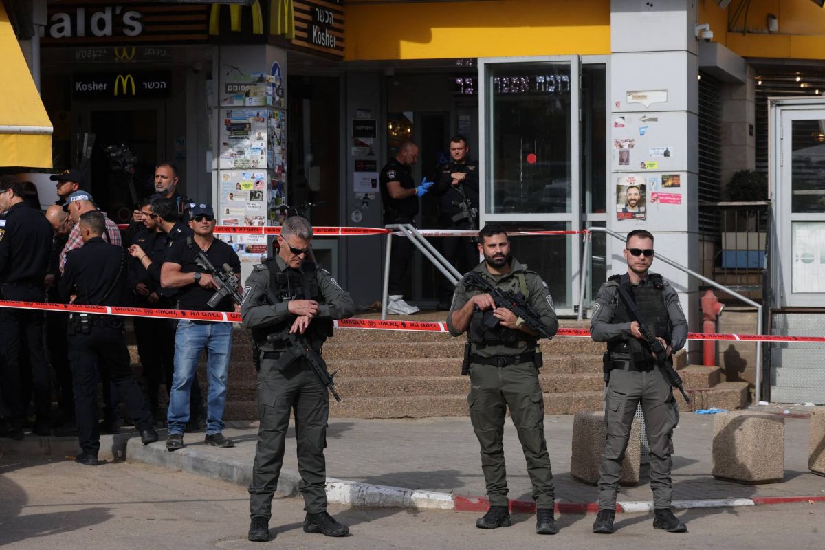 Medics say man 'seriously injured' in Israel stabbing Medics say man 'seriously injured' in Israel stabbing
