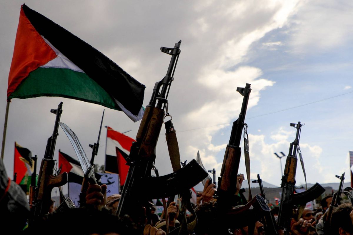 Missile hits ship off Yemen as rebels threaten wider campaign Missile hits ship off Yemen as rebels threaten wider campaign