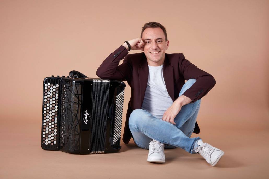 Félicien Brut, l’accordéoniste français qui souffle sur Beyrouth Félicien Brut, l’accordéoniste français qui souffle sur Beyrouth