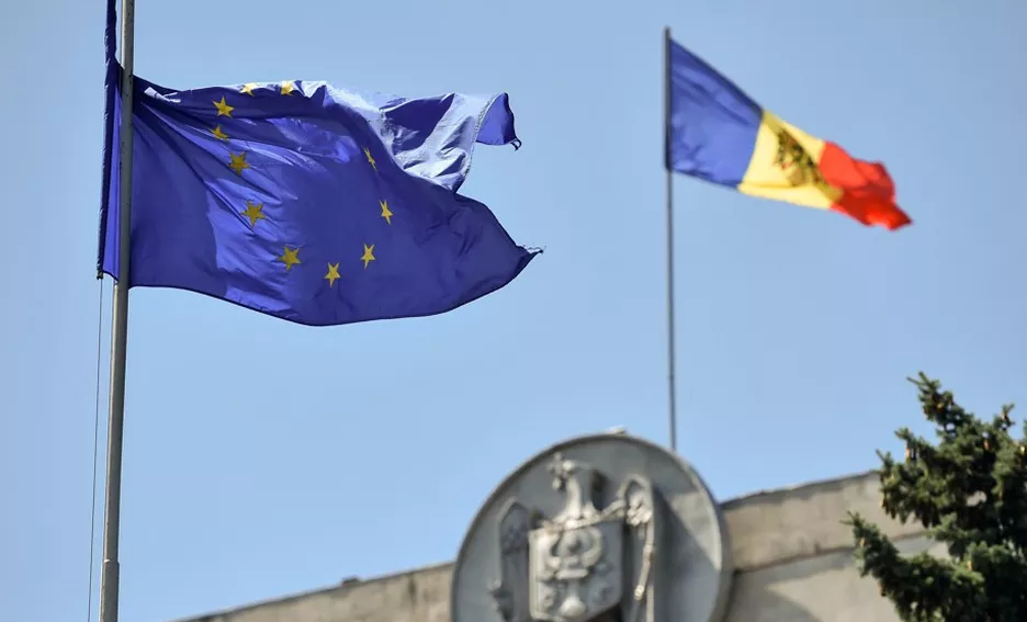 Un homme arrêté pour avoir lancé deux engins incendiaires sur l'ambassade russe à Chisinau