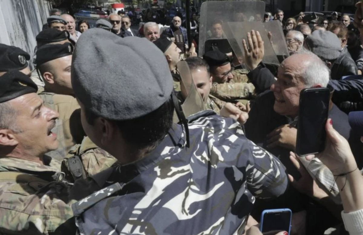 Melhem Khalaf assaulted in front of Justice Palace Melhem Khalaf assaulted in front of Justice Palace