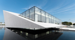 Un beau bâtiment blanc au cœur de l’île de Saadiyat abrite la Fondation d’art Bassam Freiha. Photo DR