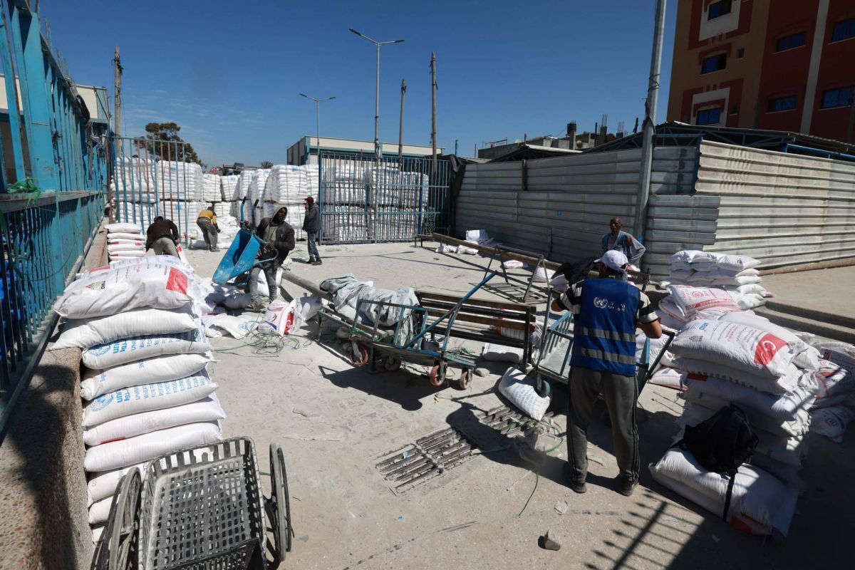 UN agency says warehouse struck amid race for Gaza aid UN agency says warehouse struck amid race for Gaza aid