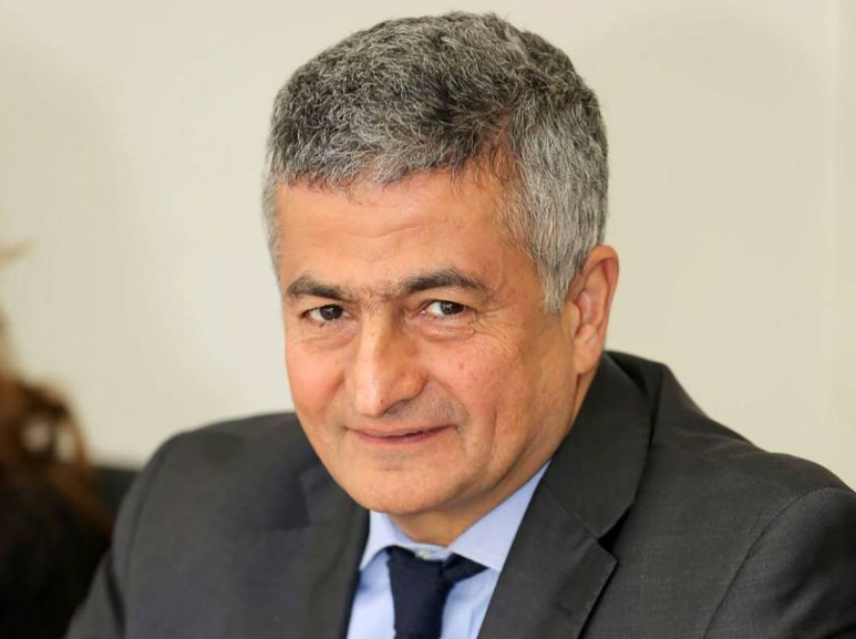 Youssef Khalil dément les rumeurs concernant la fixation du taux de retrait des « lollars » à 25.000 LL