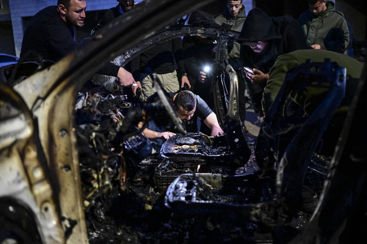 Israeli air strike kills three in West Bank Israeli air strike kills three in West Bank
