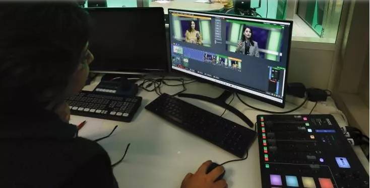 Depuis Paris, une télé animée par des Afghanes pour faire « respirer » leurs sœurs au pays Depuis Paris, une télé animée par des Afghanes pour faire « respirer » leurs sœurs au pays