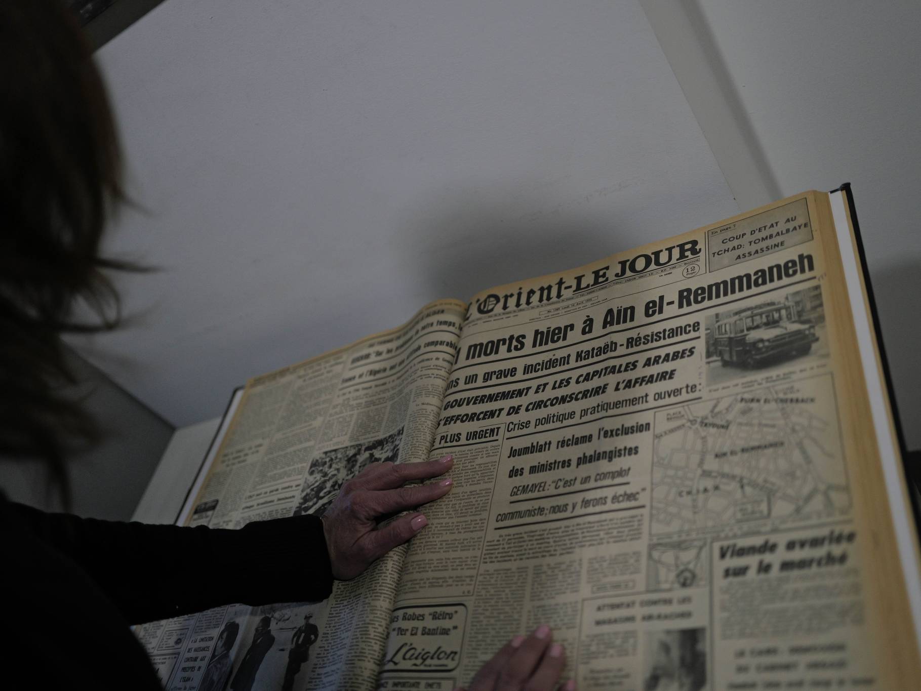 Au 1er étage, Sylva el-Chaer, la gardienne de la mémoire de notre journal, veille sur les archives physiques et numériques de « L’OLJ ».
