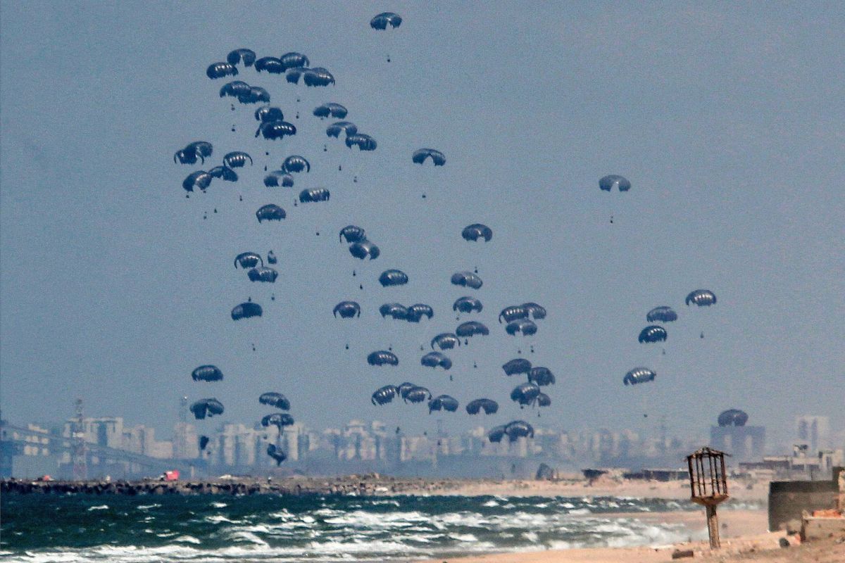 Hamas urges end to Gaza aid airdrops, more land crossings