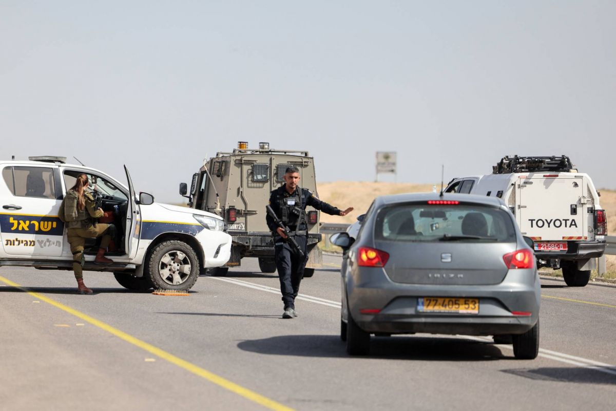 Gun attack on school bus in West Bank wounds three Gun attack on school bus in West Bank wounds three