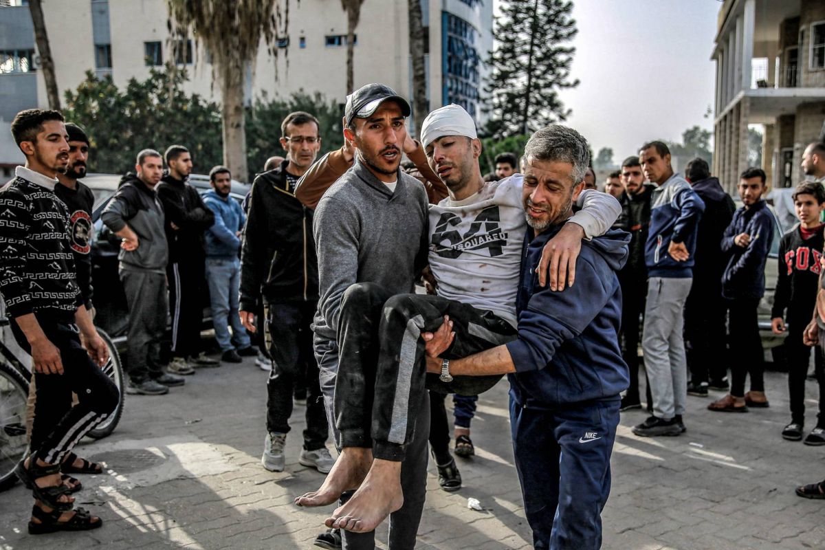 Israel bombs Gaza, fights Hamas around hospitals