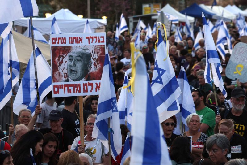 Demonstrators vow to 'save Israel' from Netanyahu in new protests
